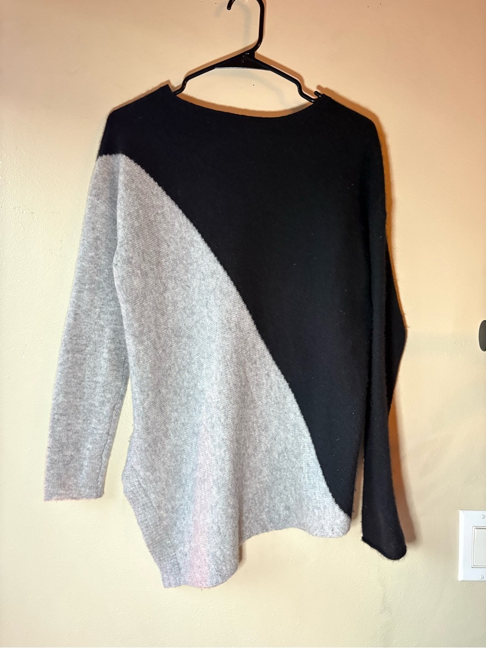 360 Cashmere Colorblock Asymmetrical Sweater Black‎ Gray Cashmere Blend M